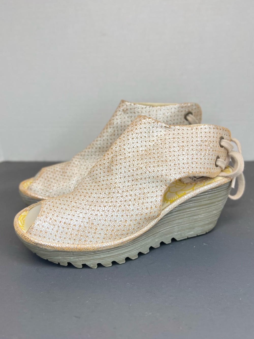 Fly London Ypul Tie Slingback Peep Toe Leather Wedges in Pearl Metallic Sz 37EU